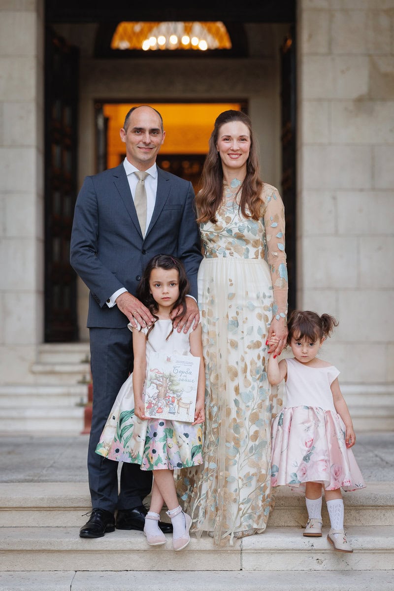 Porodična fotografija ispred Kraljevskog dvora