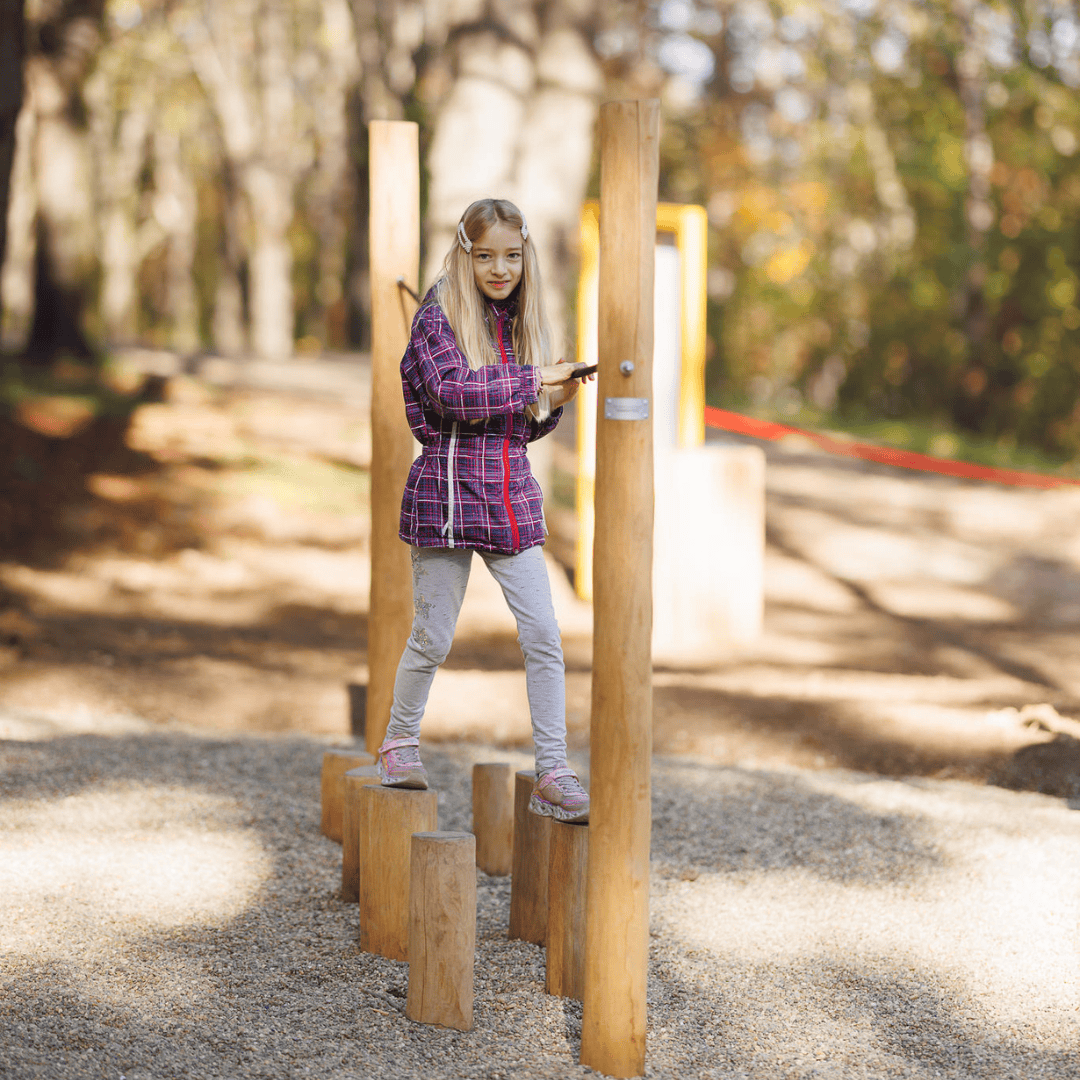 Dete se igra na igralištu