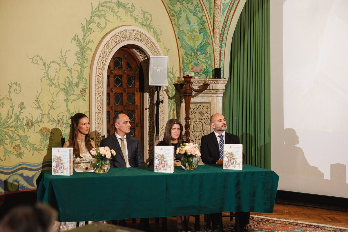 NJK princeza Ljubica, Njkv princ Mihailo, ilustrator knjige Ivona Popović i upravnik Zadužbine kralja Petra I Dragan Reljić