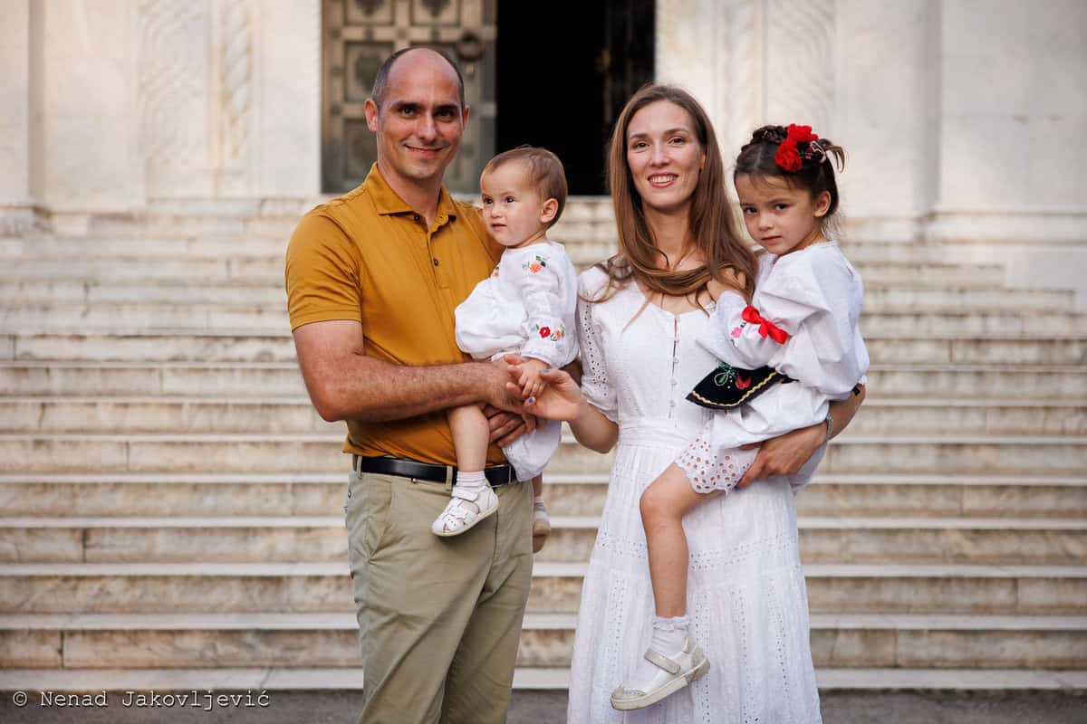Porodična fotografija princ Mihailo i princeza Ljubica sa ćerkama princezom Natalijom i princezom Isidorom Karađorđević