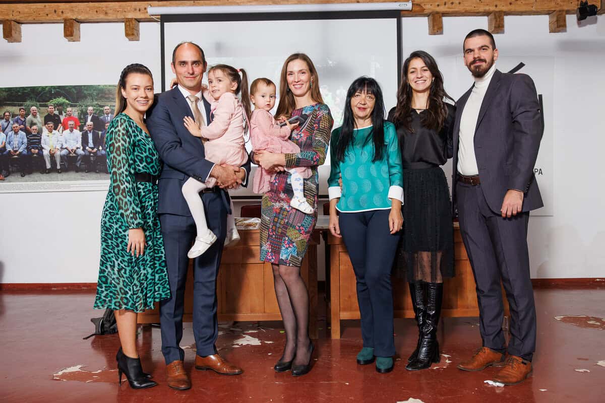 Princ Mihailo i prinecza LJubica sa ćerkama princezom Natalijom i princezom Isidorom Krađorđević i kordinatorima Dečjeg festivala
